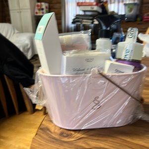 Grove cleaning items with caddy
